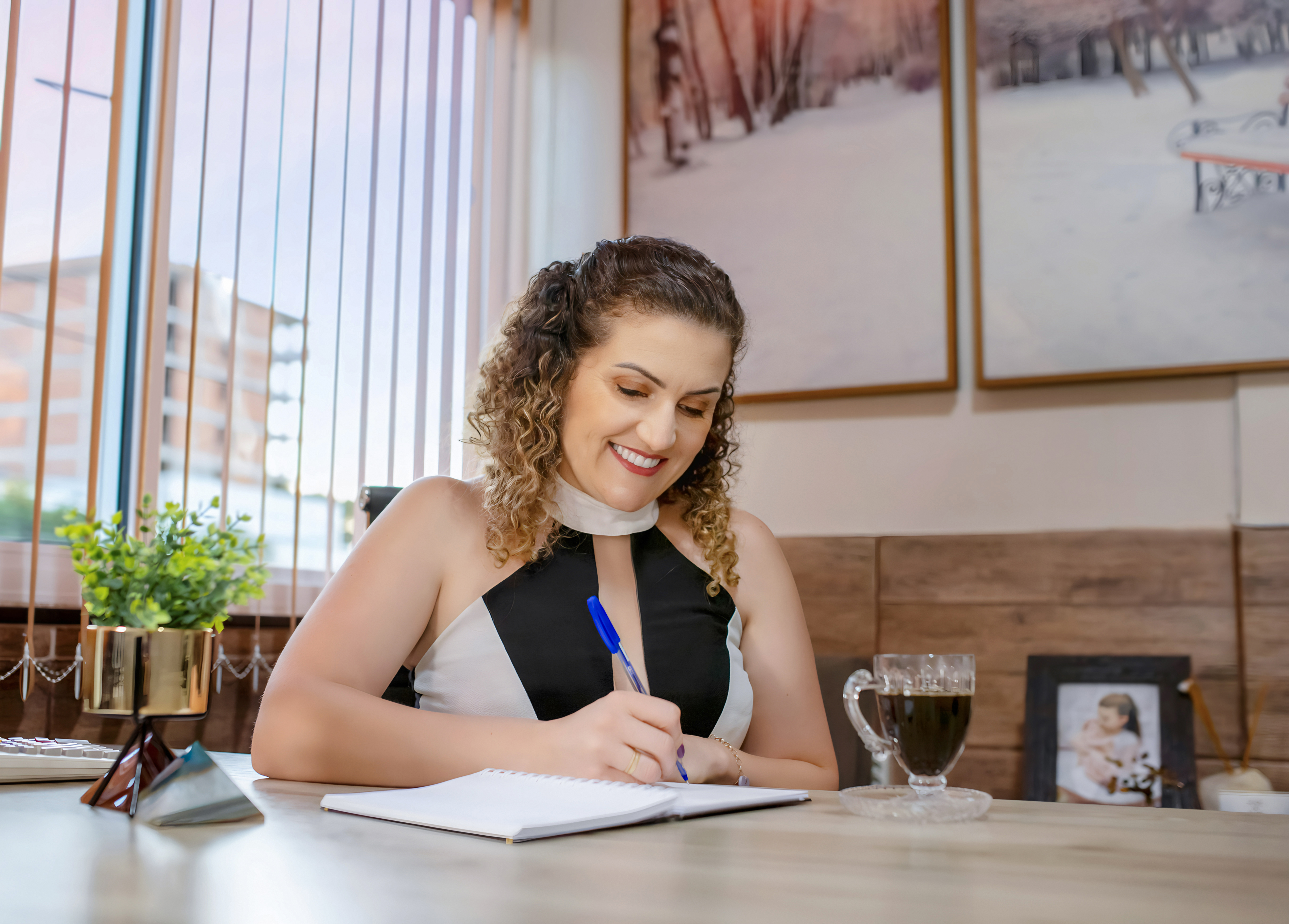 Profissional Vaz & Vaz trabalhando com dedicação e excelência